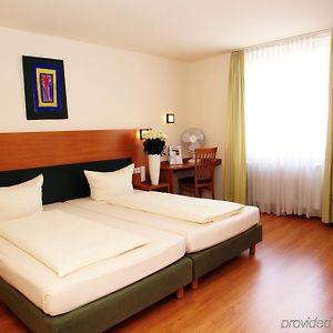 Zimmer mit Queensize-Bett